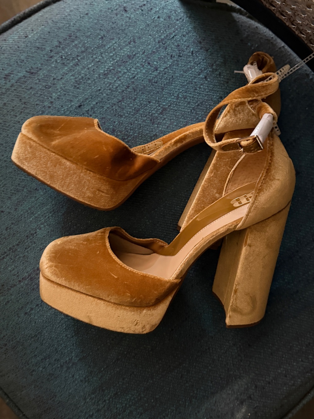 GB Gianni Bini Gold Velvet Platform Block Heel Pumps Ankle Strap Size 9M